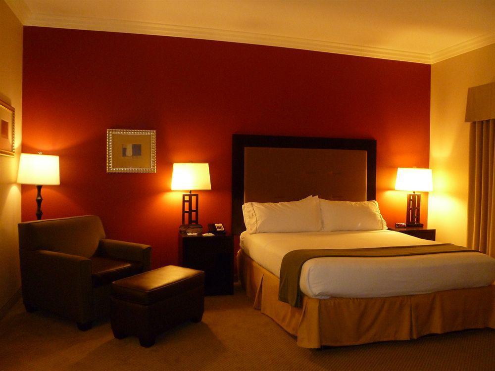 فندق تونتي ناين بالمزفي  فندق وأجنحة هوليداي إن إكسبريس توينتي ناين بالمز المظهر الخارجي الصورة